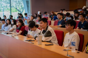 學生們專注聆聽講師的分享，學習行銷思維與核心觀念。（照片來源：產創總中心）(另開新視窗/jpg檔)圖片