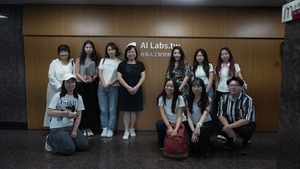 GCIT students and faculty gather for a group photo at the entrance of Taiwan AI Labs after completing their site tour and keynote session, wrapping up a meaningful visit centered on media transformation and AI literacy. (Photo by GCIT)(Open new window/jpg file)Image