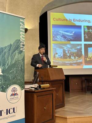 Ambassador Li-Kuo Chen Delivers a Lecture at Charles University (Photo courtesy of UAAT-ICU Overseas Mandarin Center)(Open new window/jpg file)Image
