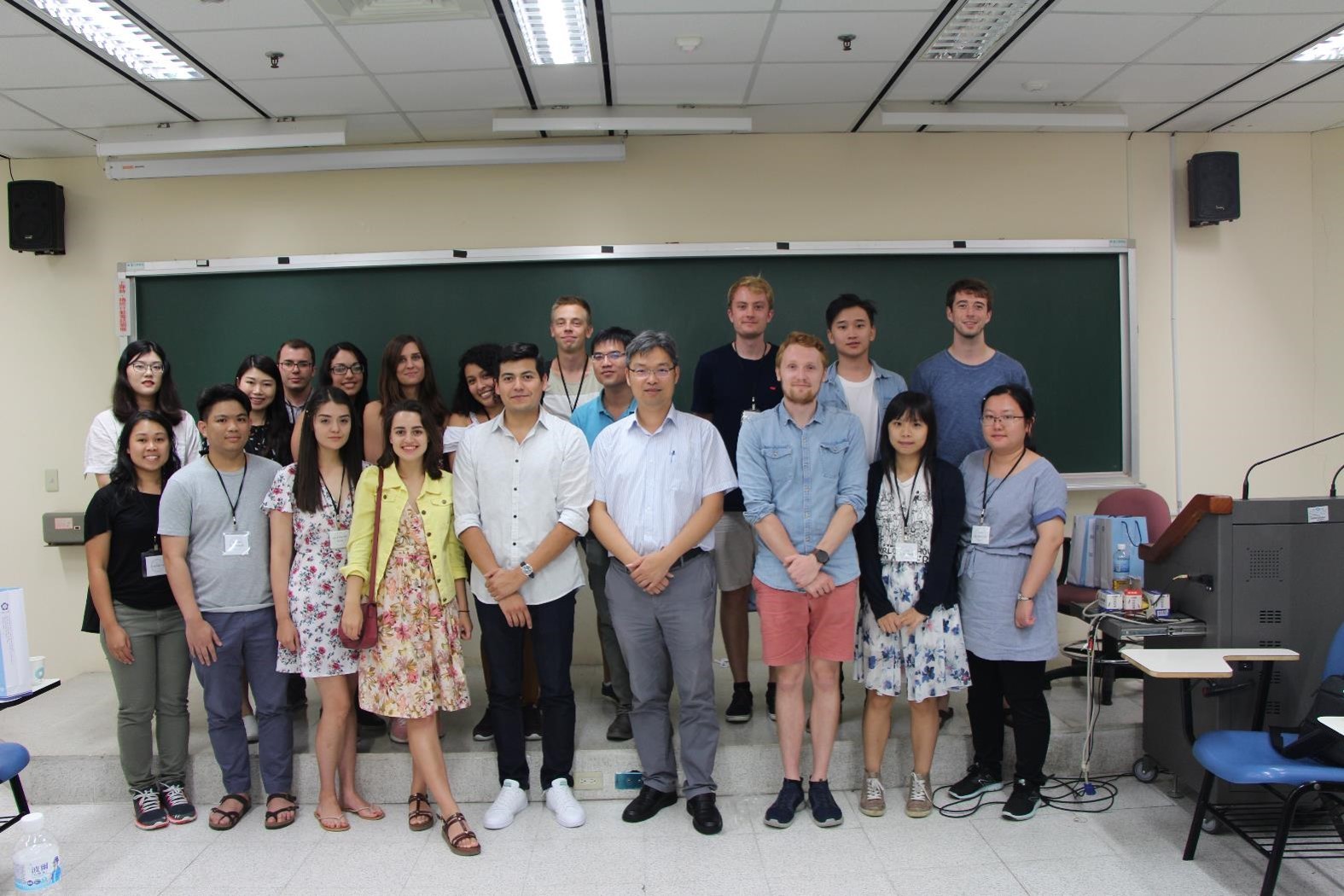 "2018 /9/17 IMES program Incoming Students Orientation, Director Wang takes pictures with IMES students "